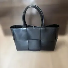 イントレチャート　黒 パッチワーク トートバッグ　本革