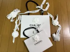 パリ本店CHANEL ホワイトショップ袋2点とカメリア付きリボン3本