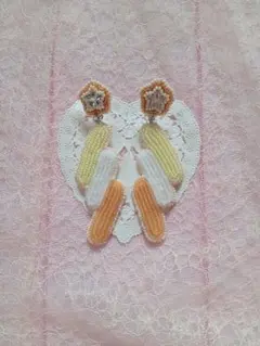 Delphinium ハンドメイド ビーズ刺繍 イヤリング 流れ星 黄色