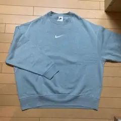 【新品】ナイキウィメンズソロスオッシュ刺繍オーバーサイズスエット裏起毛S灰緑色