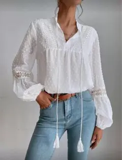 白ドット柄長袖ブラウス