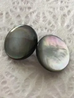 貝ボタン　シェルボタン 18mm　茶蝶貝？　黒蝶貝？　１つ穴　足つき　国産