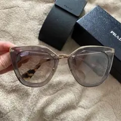 2026年最新】prada サングラス キャットアイの人気アイテム - メルカリ