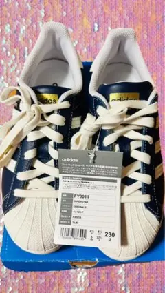 adidas フットウェア　シューズ　23センチ