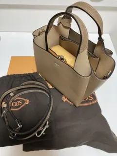 TOD'S ベージュ レザー ショルダーバッグ