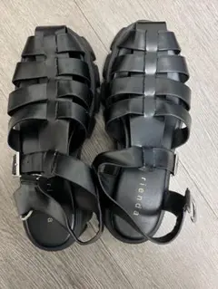 ブラック 編み込みデザイン サンダル