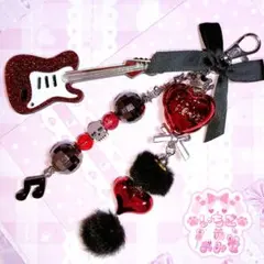 【882】 ビーズキーホルダー ブラック 赤 パンク ゴシック ギター 音符