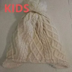 KIDS　ホワイト　ボンボン付きニット帽