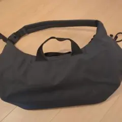adidas メッセンジャーバッグ ブラック