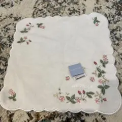 【新品未使用】Wedgwood 刺繍入りタオルハンカチ　新品　ホワイト