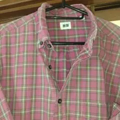 UNIQLO ピンク チェック柄 長袖シャツ左ポケット。