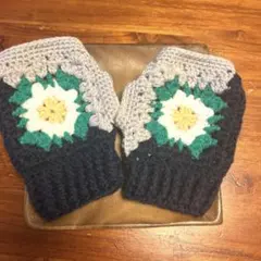 ハンドウォーマー　かぎ針編み　花モチーフ