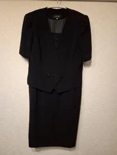 ブラックフォーマル　ワンピーススーツ 半袖