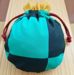 ハンドメイド まんまる巾着 市松模様 小物入れ プレゼント　和柄　伝統　緑　黒