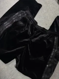 adidas ベロア　トラックパンツ　ブラックシルバー