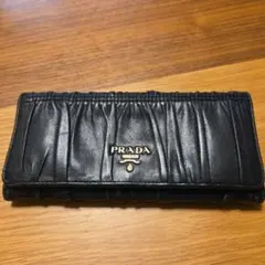 【美品✨】プラダ　キルティング　ギャザー　ロゴ　長財布　ブラック　レザー