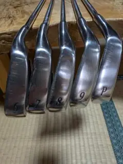 ゼクシオ10アイアン6〜Pまでの5本セット Rシャフトです。