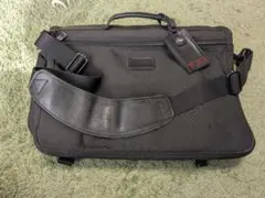 TARGUS ビジネスバッグ 黒 本革 A4サイズスッポリ入ります。 - メルカリ