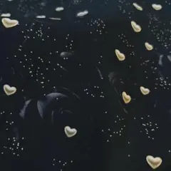 新柄　1㍍長　黒薔薇＆金色ハート柄の綿シーチングプリント生地ハギレ布