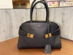 『最終値下げ』　Ferragamo Hug ハンドバッグ （M）