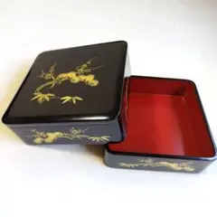 輪島塗　二段重箱 黒地 金色模様