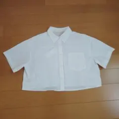 ホワイト クロップドシャツ Mサイズ　GU
