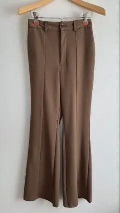 GU ブラウン フレアパンツ