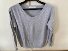 セシルマクビー　グレー Vネック ニットセーター 長袖　薄手