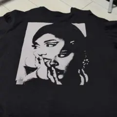 Ariana Grande 黒 Tシャツ