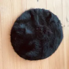 黒ファーベレー帽とポンポン付き