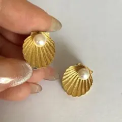 貝殻モチーフ パール付き イヤリング