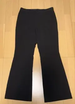 HARE スラックス　フレアパンツ ブラック Mサイズのサムネイル