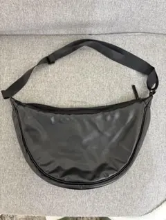 ユニクロ UNIQLO:C レザータッチラウンドショルダーバッグ ブラック