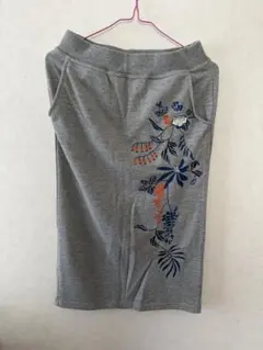 AZUL アズール　タイトスカート　花柄　刺繍