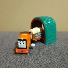 ☆ カプセルプラレール トーマス ラスティ スクラフィー トンネルセット ☆