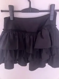 フリル付きブラックミニスカート