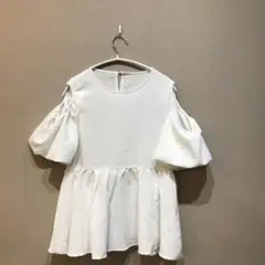 &.NOSTALGIA カットアウトペプラムブラウス　サイズM