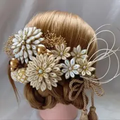 つまみ細工　髪飾り　成人式　和装　　卒業式　袴　白　生成　金　ちりめん