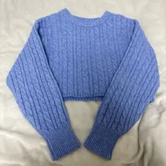 ショートケーブルニットプルオーバー　ショート丈ニット　青