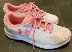 ★美品★ Under Armour ランニングシューズ ホワイト スニーカー