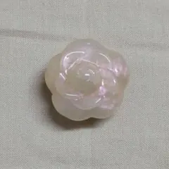 帯留め 薔薇モチーフ パールホワイト ピンク光沢 和装小物