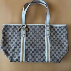 GUCCI GGキャンバス トートバッグ チャーム付きのサムネイル