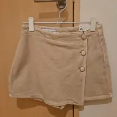 ZARA XS ベージュ ショートパンツ ボタン付き