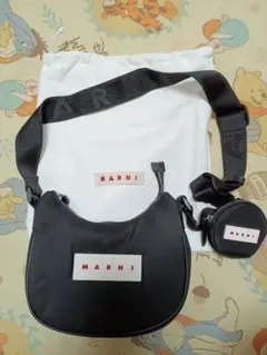 マルニナイロンショルダーバック