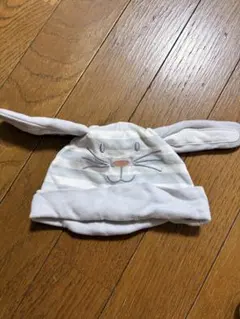 ウサギ耳付き帽子と靴下セット