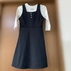黒のワンピースと長袖トップスセット
