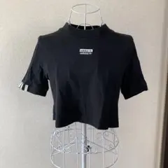 adidas アディダス　クロップドTシャツ 黒