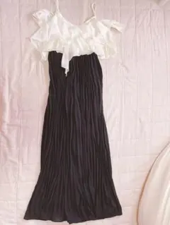 CECIL Mc BEE。新品未使用。オフショルプリーツオールインワン。