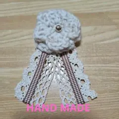 ホワイト花モチーフコサージュ