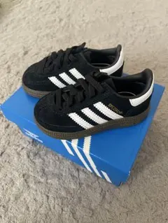 adidas スニーカー